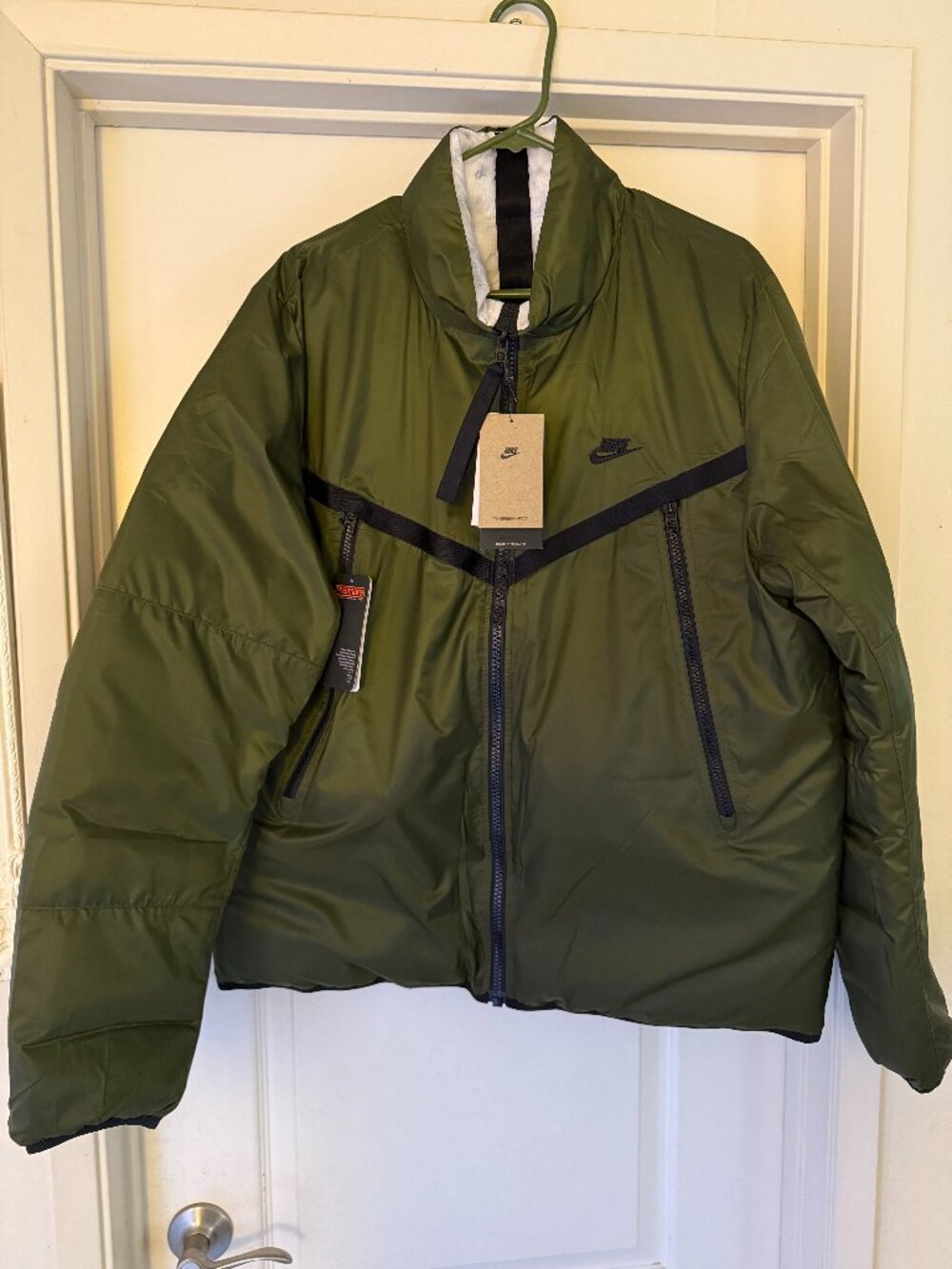 Nike Sportswear Men's Therma-FIT Repel Reversible Jacket (Rough Green)DD6974-326